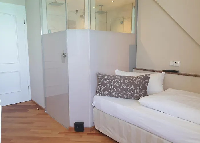 Strand-cafe Szálloda *